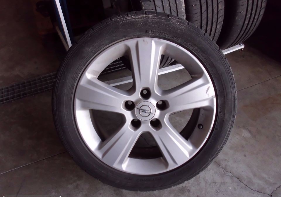 Peças - Conjunto De Pneus E Jante Opel - 215/50/R17